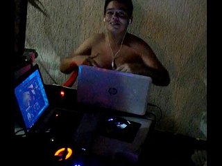 Tetudo balan&ccedil;ando as tetas