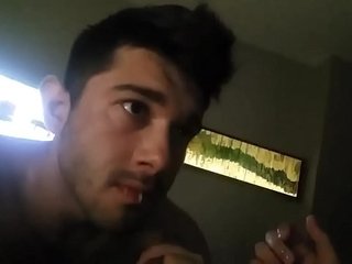 Bebendo porra do namorado