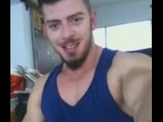 Argentino hace explotar todo su semen